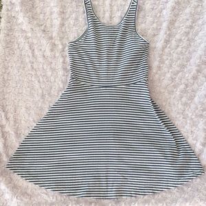 Old Navy girls stripped tank dress. Size S(6-7).